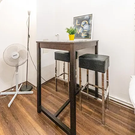 Central & Affordable By Jr City Apartments Vienna Room photo